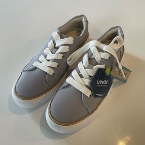 TOMS  Alex Sneaker - Women’s size 8 - Grey